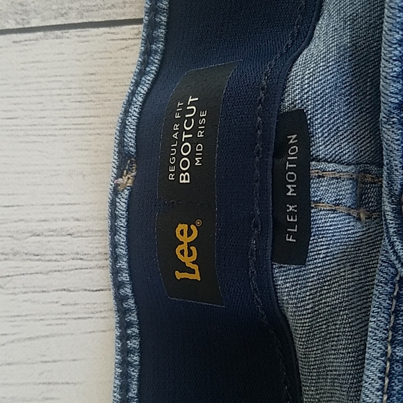 Lee Regular Fit Bootcut Mid Rise Flex Motion womens size 16 Petite jeans - Picture 2 of 8